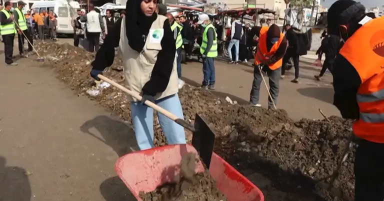 গাজা পুনর্গঠনে কাজ করছেন